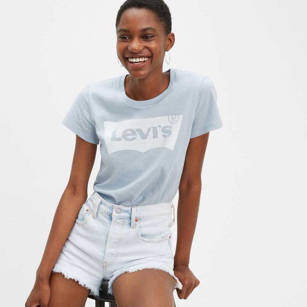 Levi’s Premium 501 Cutoff Shorts in Light Blue Wash 56327-0080 Women’s 27